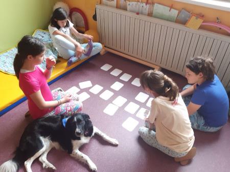 Čarobni dan s knjigo in kužki na Osnovni šoli Marije Vere (12)